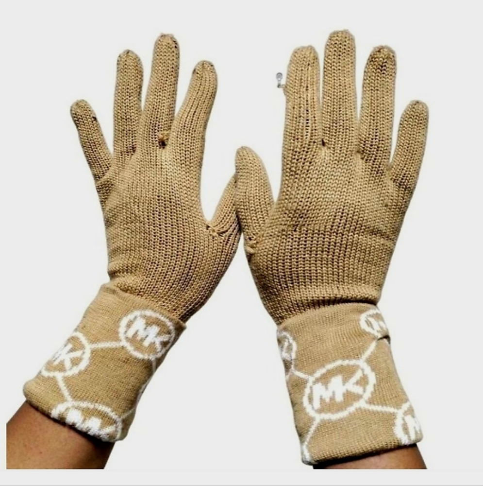 NWT Michael Kors Tan Knit Gloves - Picture 3 of 3